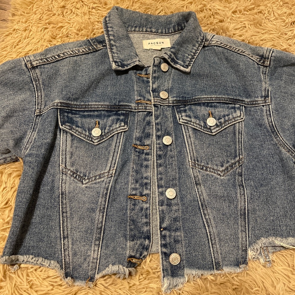 Cropped raw cut hem denim jacket